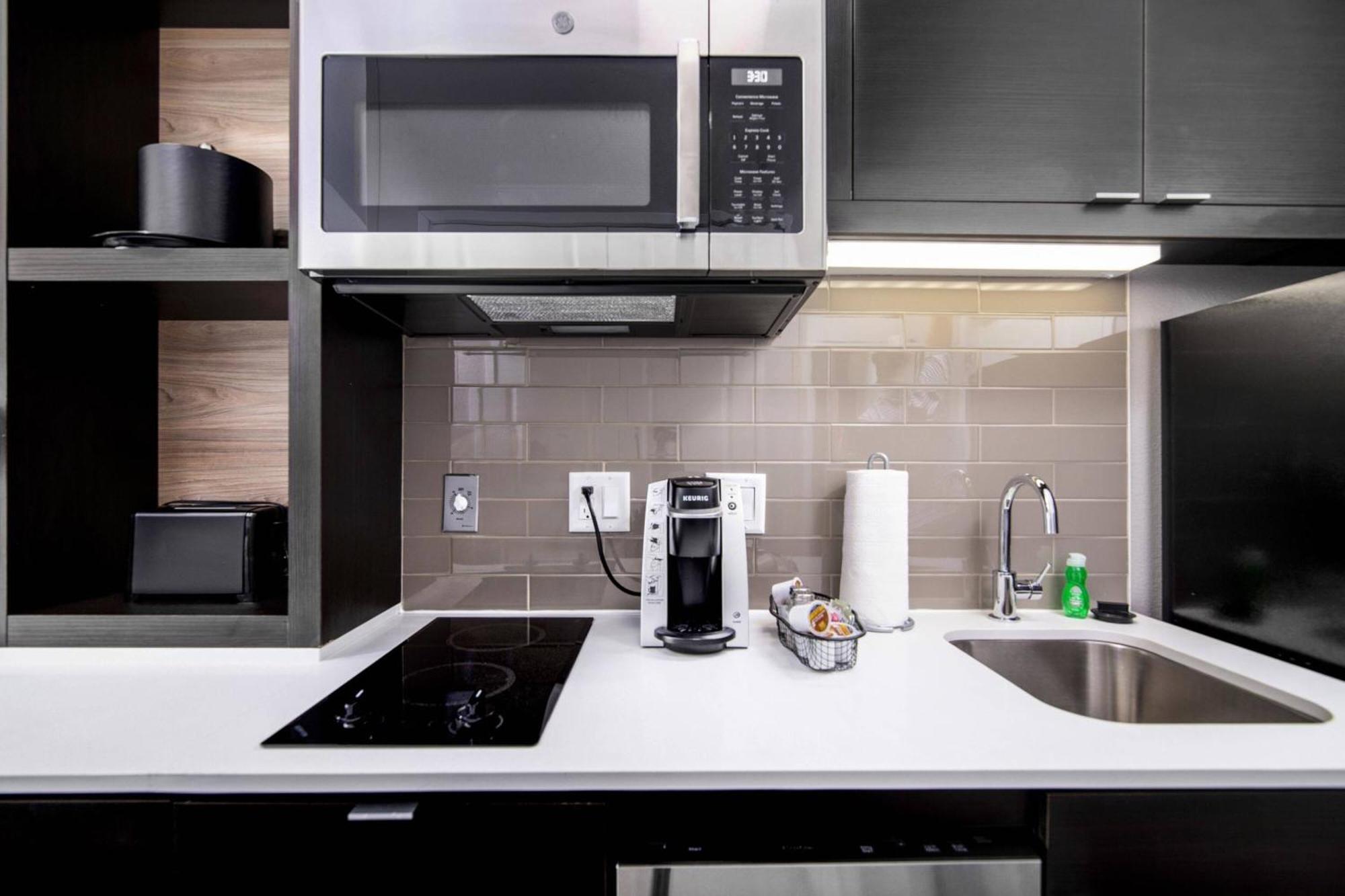 Towneplace Suites By Marriott Houston Hobby Airport Экстерьер фото