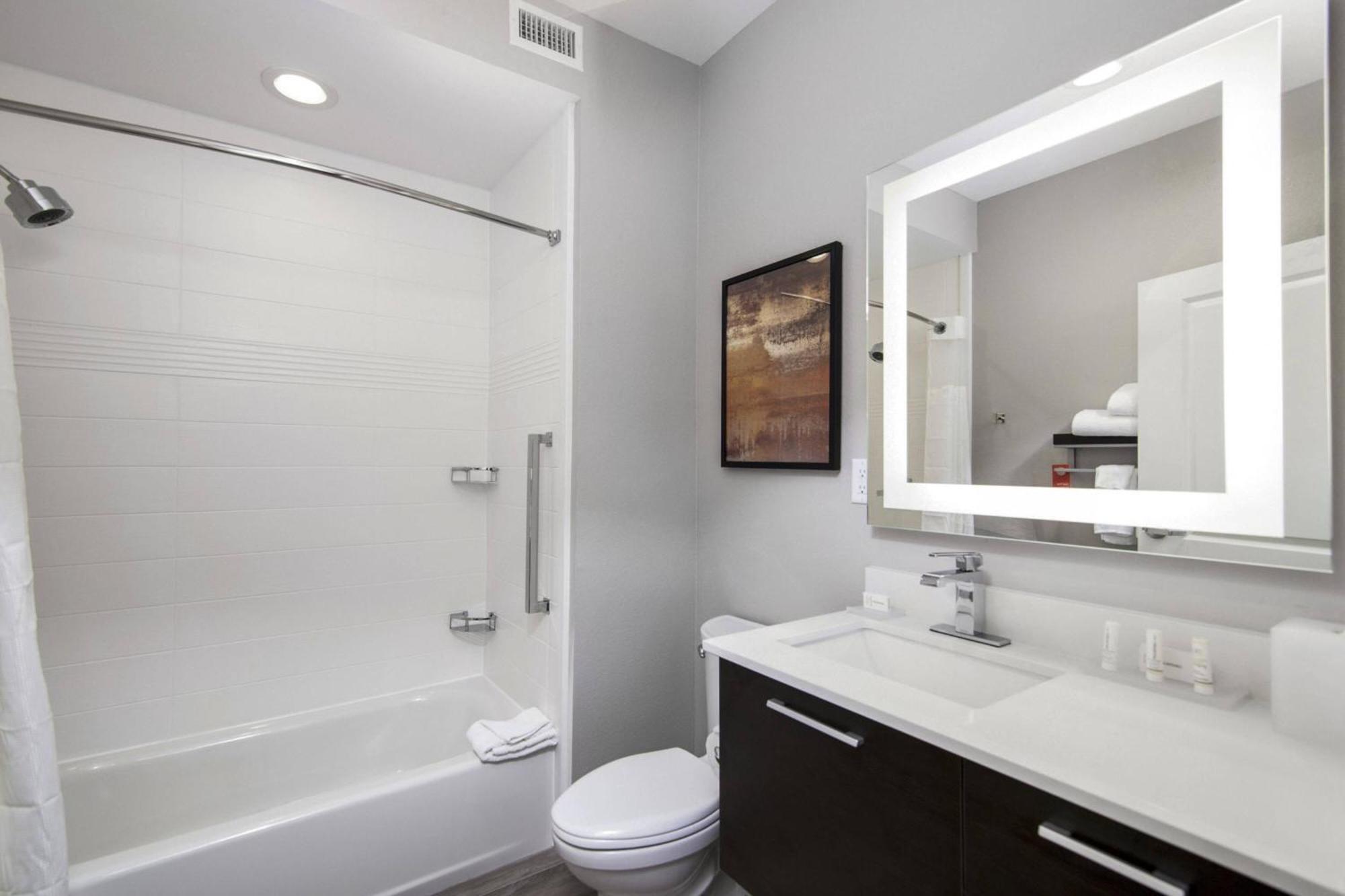 Towneplace Suites By Marriott Houston Hobby Airport Экстерьер фото