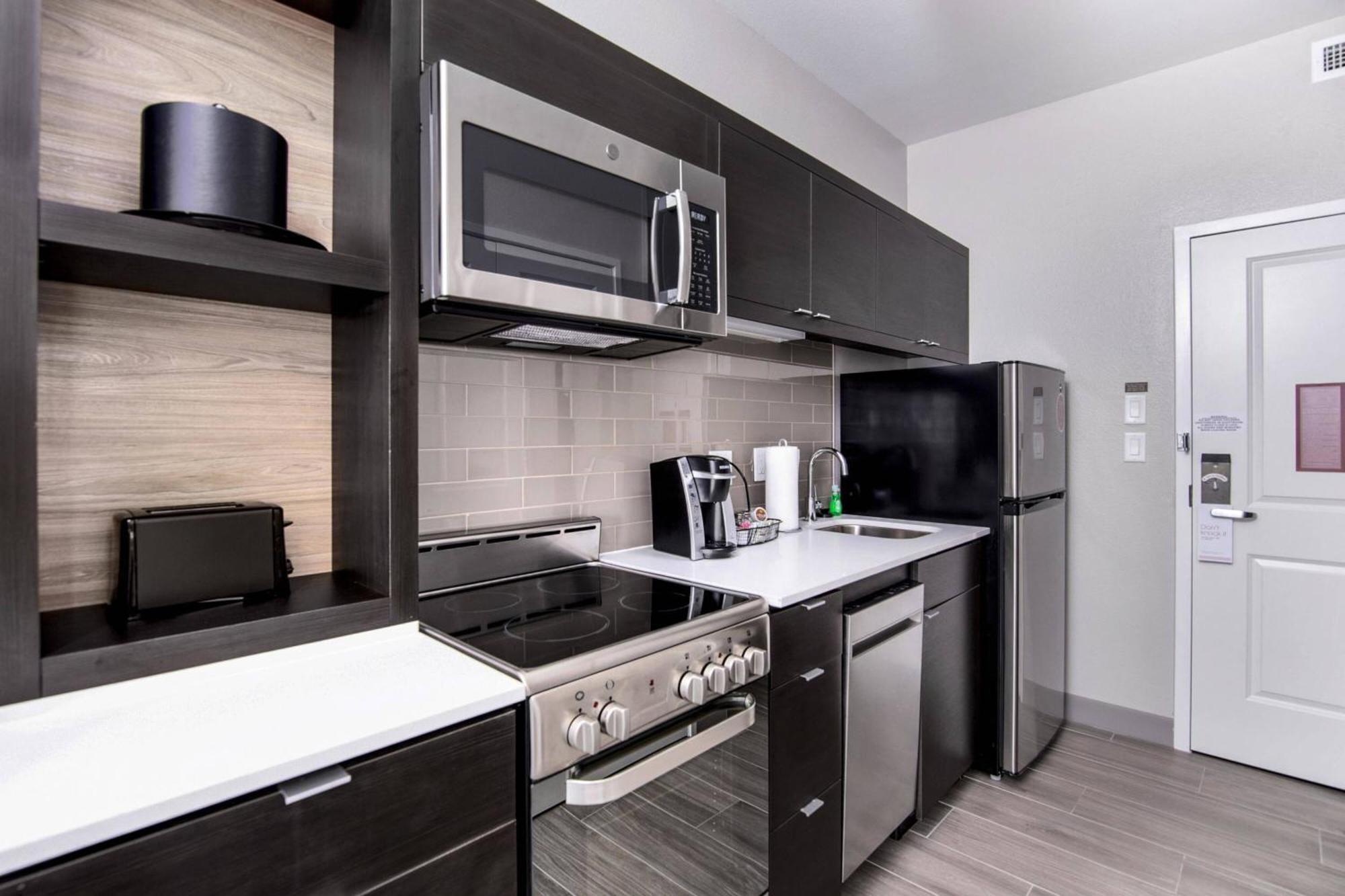 Towneplace Suites By Marriott Houston Hobby Airport Экстерьер фото